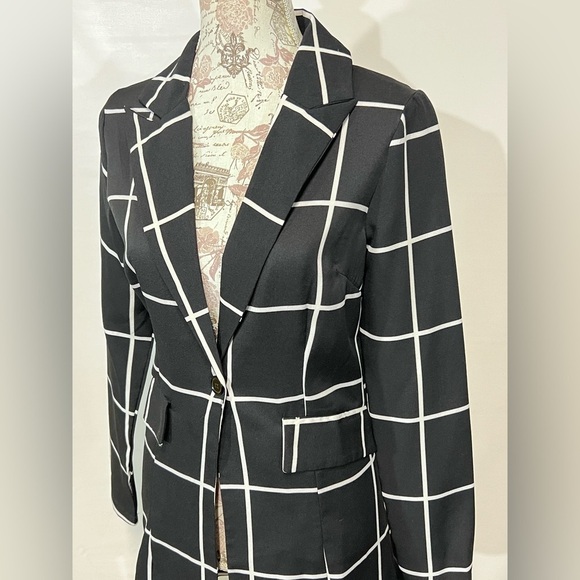 AKIRA CHICAGO Black and white grid pattern blazer‎ size S. - Picture 3 of 14